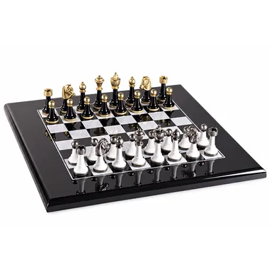 Complete Staunton Design II chess set on glossy black and white lacquered board
