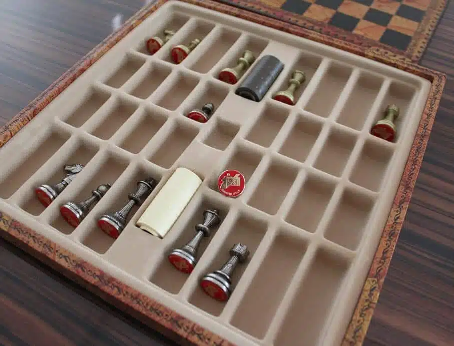 Mignon Flower Set – Faux Leather Chess Board & Metal Chess Pieces - Image 10