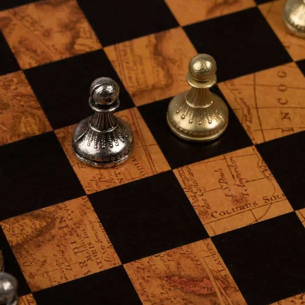 Mignon Flower Set – Faux Leather Chess Board & Metal Chess Pieces - Image 8