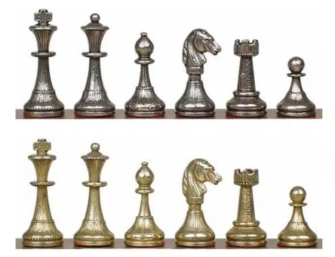 Mignon Flower III Set with Solid Wood Pedestal Chess Board, Brass-Effect Finish, and Solid Metal Chess Pieces - Image 8