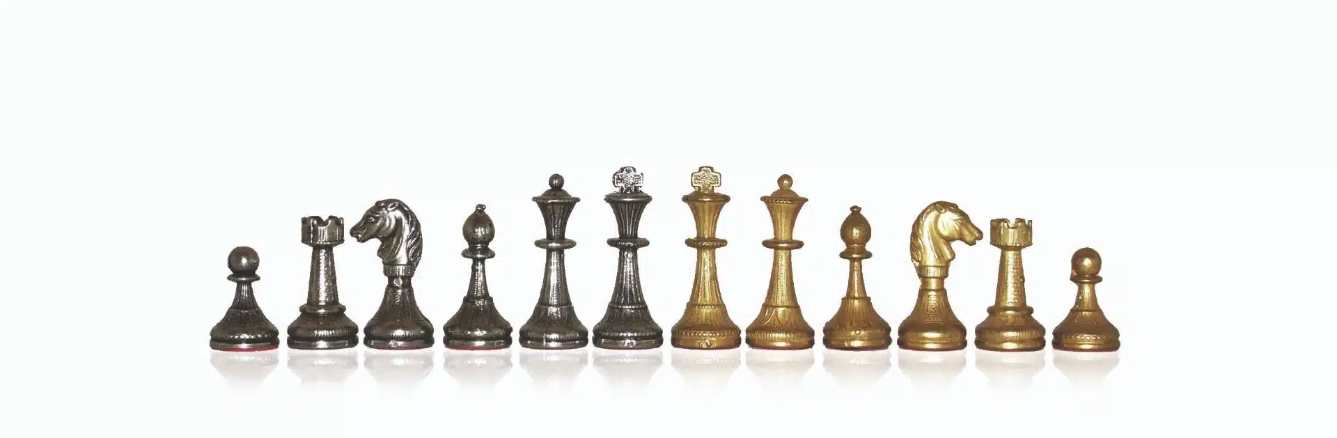 Mignon Flower III Set with Solid Wood Pedestal Chess Board, Brass-Effect Finish, and Solid Metal Chess Pieces - Image 9