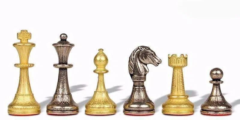 Mignon Flower III Set with Solid Wood Pedestal Chess Board, Brass-Effect Finish, and Solid Metal Chess Pieces - Image 4