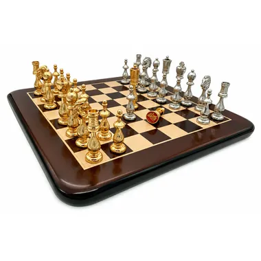 Overview of the Arabic Style VI chess board with gold and silver pieces lined up