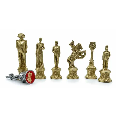 Gold-toned Napoléon pieces: queen, king and knight on engraved bases
