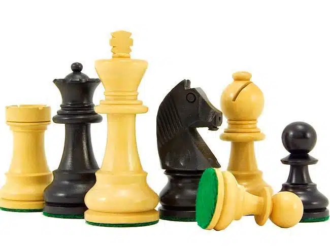 Championship II Set - Mahogany and Maple Wood Chess Board, Boxwood and Ebonised Boxwood Chess Pieces & Birch Wood Storage Box - Image 5