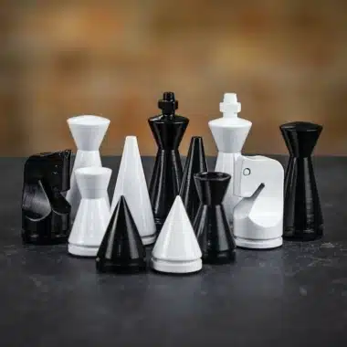 Complete Pyramide Moderne chess set arranged on a dark table