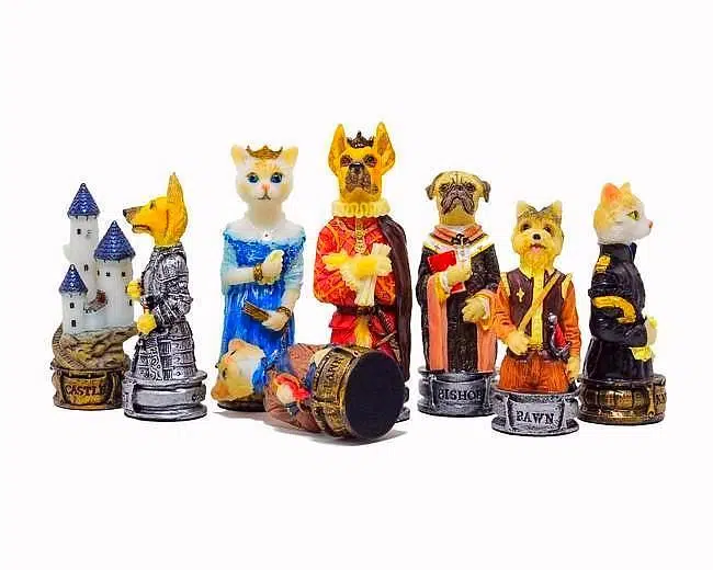 Ensemble "Chiens et Chats " Echiquier en Bois de Rose avec Tiroir de Rangement & Jeu d'Echecs en Résine Peint à la Main