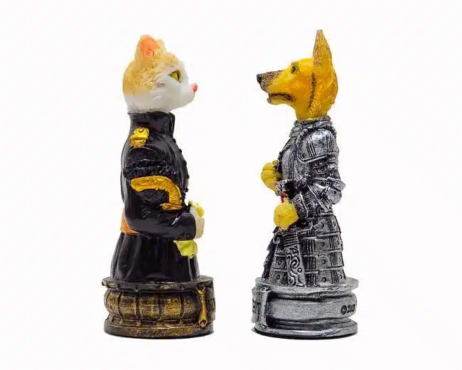 Ensemble "Chiens et Chats " Echiquier en Bois de Rose avec Tiroir de Rangement & Jeu d'Echecs en Résine Peint à la Main