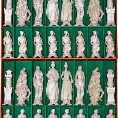 Jeu d'Echecs "Renaissance Bois Naturel" en Bois des Alpes Massif Sculpté Traditionnellement