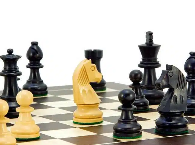 Ensemble "Classic Wenge" Echiquier en Wenge et Erable & Jeu d'Echecs en Buis Ebonisé