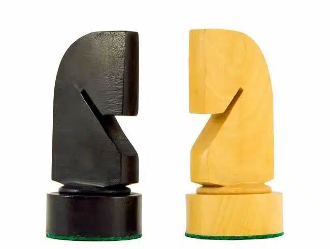 Jeu d'Echecs "Contemporain" en Bois de Buis Ebonisé