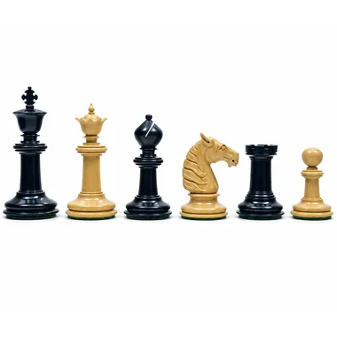Staunton Traditionnel chess set in ebony and boxwood, pieces lined up