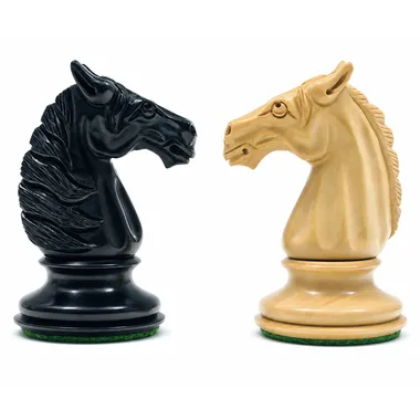 Detail of the two Staunton knights, in black ebony and light boxwood