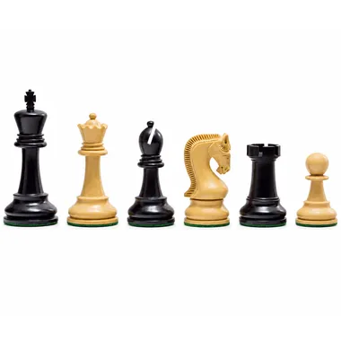 Leningrad chess pieces in light and ebonised boxwood lined up