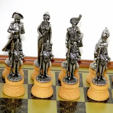 Jeu d'Échecs Napoléon - Échiquier en bois effet laiton avec rangement intégré & Pièces en métal
