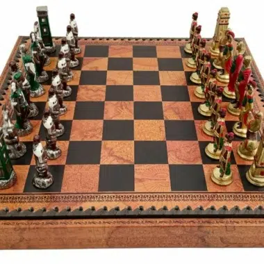 Jeu d'Échecs Romains vs Barbares - Échiquier - Backgammon et Jeu de dames en similicuir avec rangement & Pièces en métal