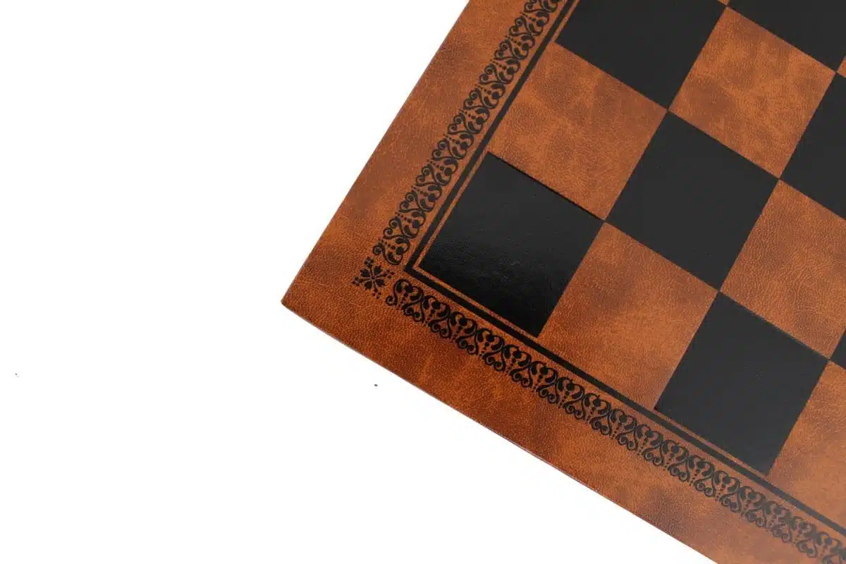 Scottish Wars of Independence Resin Chess Set & Faux Leather Chess Board - Image 22