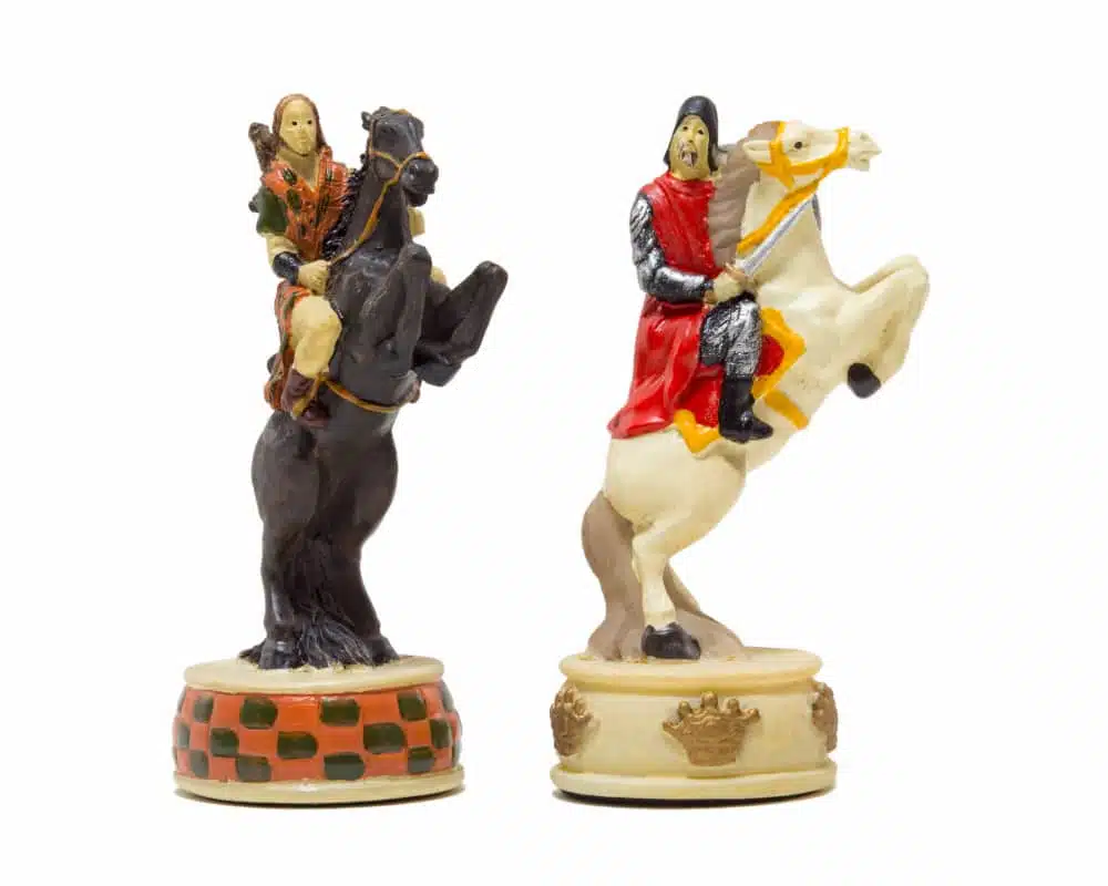 Scottish Wars of Independence Resin Chess Set & Faux Leather Chess Board - Image 18