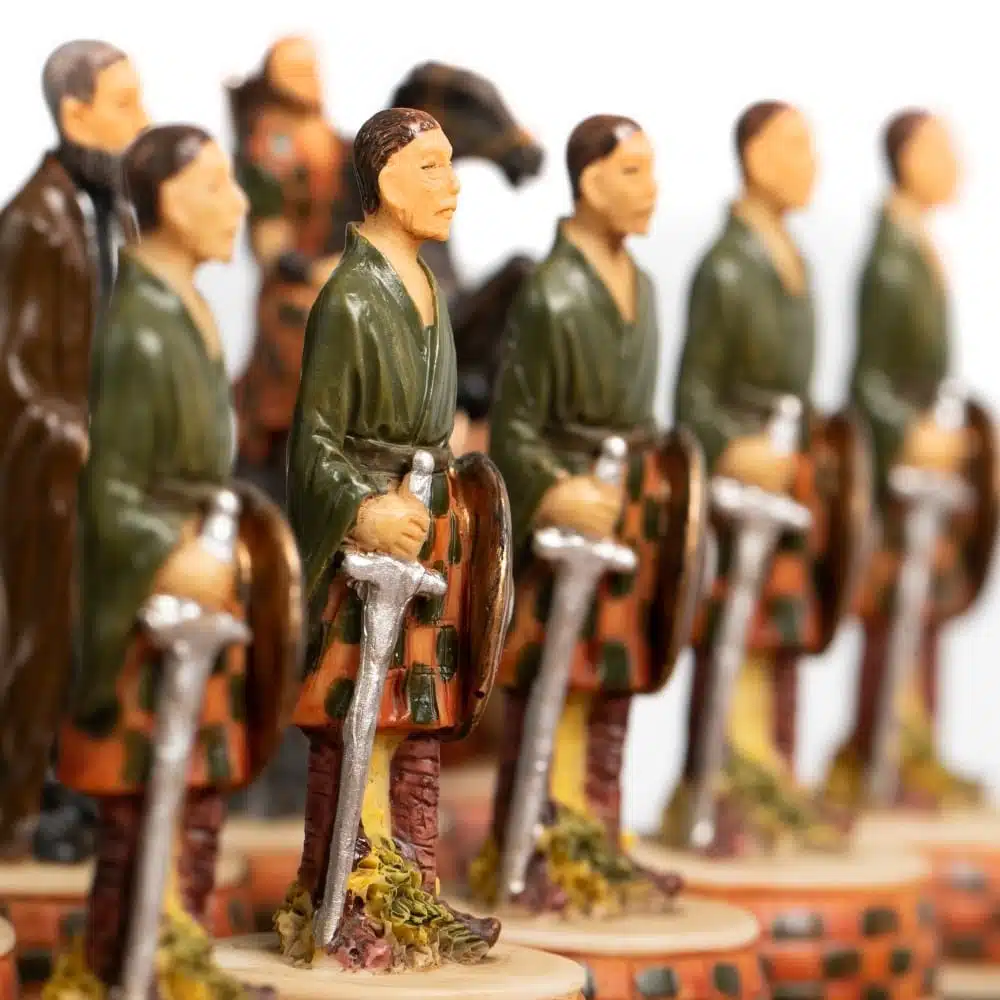 Scottish Wars of Independence Resin Chess Set & Faux Leather Chess Board - Image 4