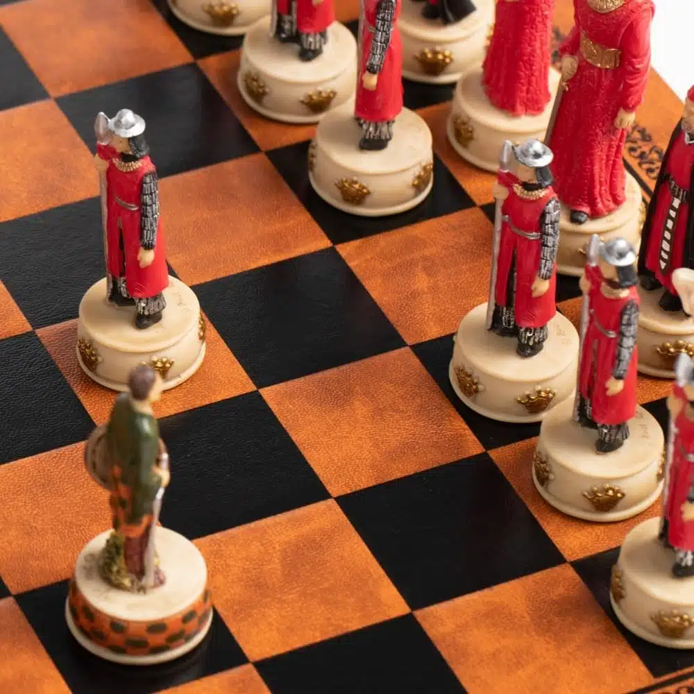 Scottish Wars of Independence Resin Chess Set & Faux Leather Chess Board - Image 2