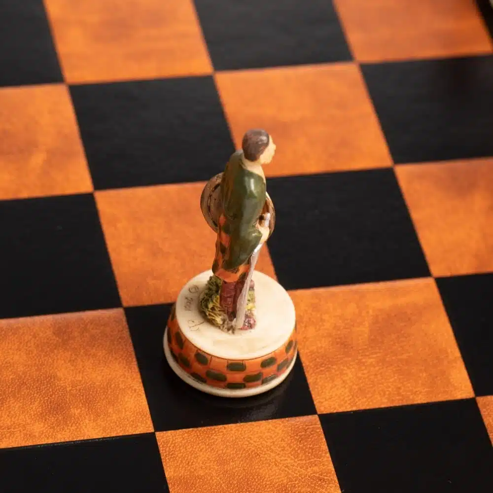 Scottish Wars of Independence Resin Chess Set & Faux Leather Chess Board - Image 8
