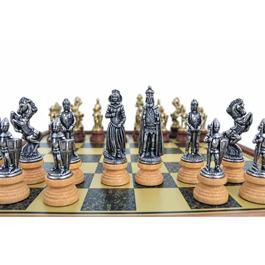 Mary Stuart chess pieces, king and queen at the board centre