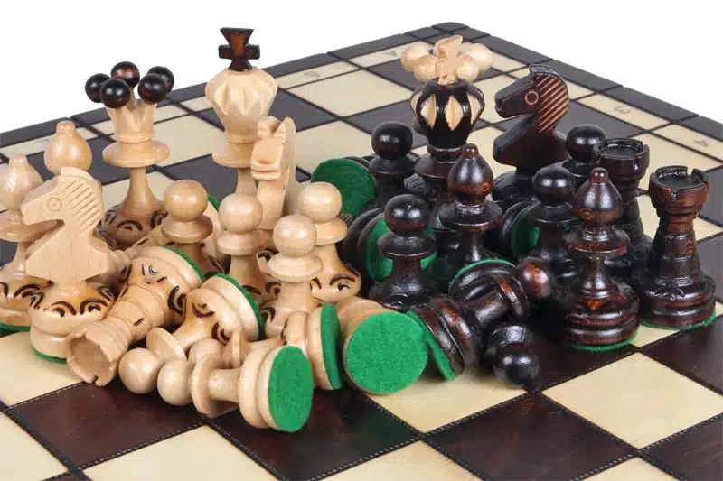 Pearl Foldable Wooden Chess Set - Image 6