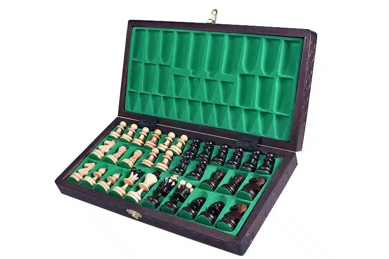 Pearl Foldable Wooden Chess Set - Image 2