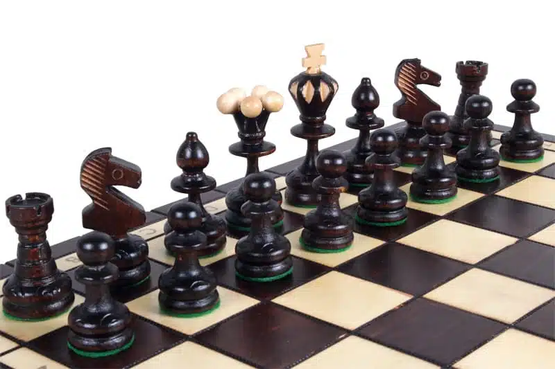 Pearl Foldable Wooden Chess Set - Image 4