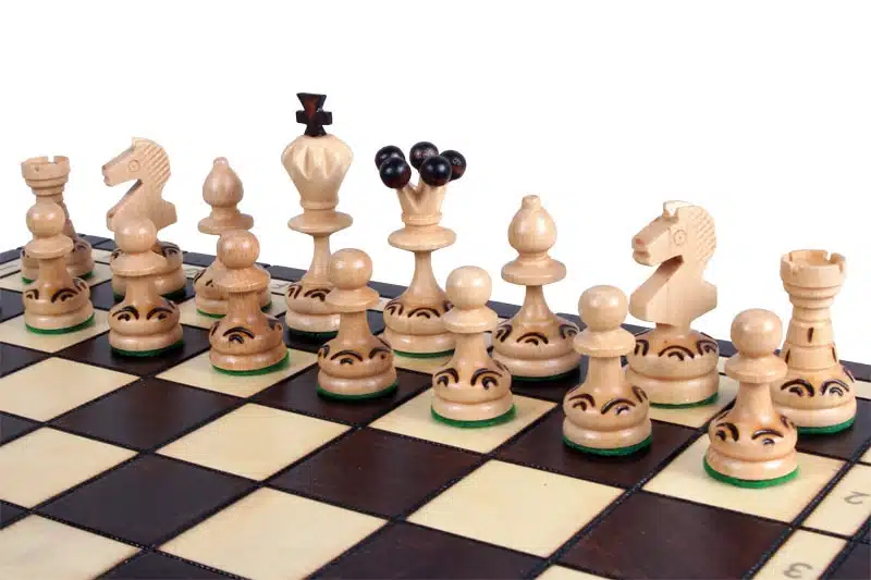 Pearl Foldable Wooden Chess Set - Image 5