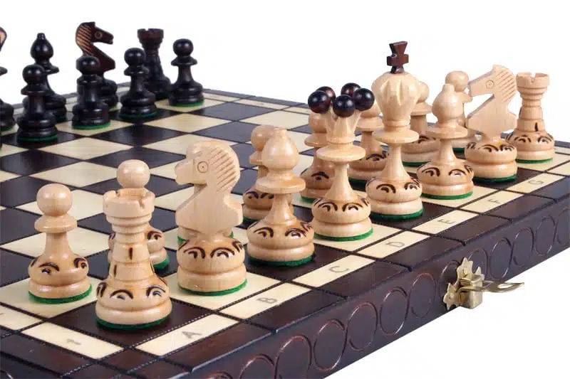 Pearl Foldable Wooden Chess Set - Image 7