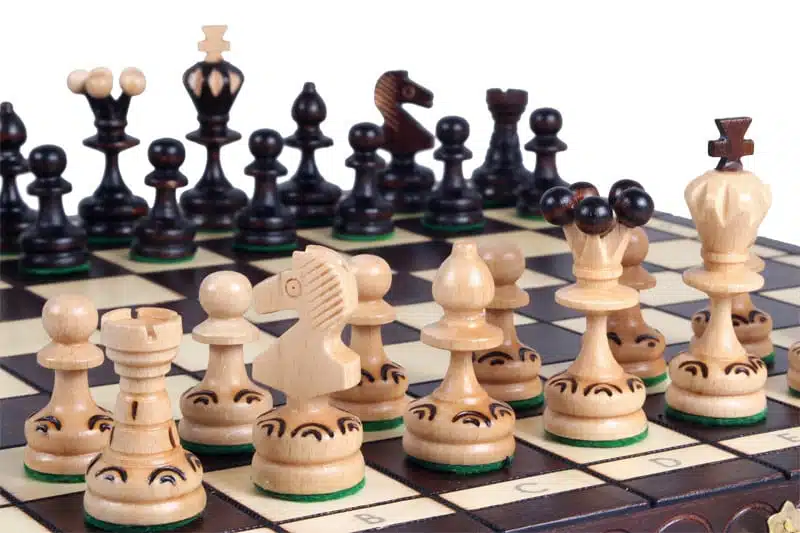 Pearl Foldable Wooden Chess Set - Image 3