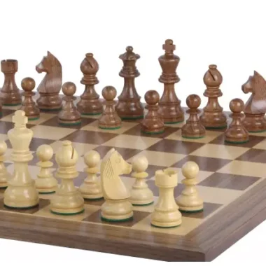 Ensemble Echiquier en Bois d'Érable et Noyer et Pieces Echecs Chevalier Allemand en Bois d'Acacia et Buis