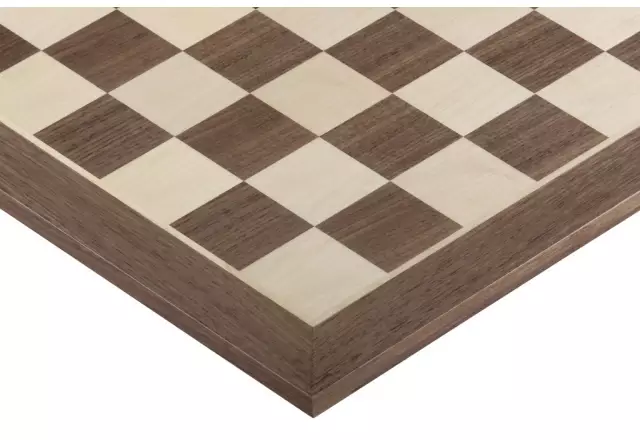 Ensemble Jeu d'Échecs Chevalier Allemand en Bois de Buis et Échiquier en Bois d'Érable et Noyer