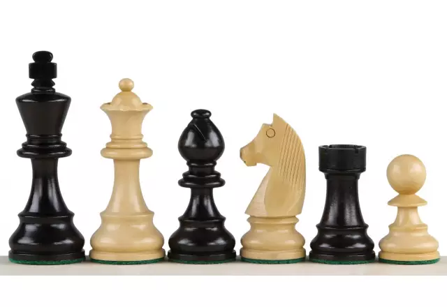 Ensemble Jeu d'Échecs Chevalier Allemand en Bois de Buis et Échiquier en Bois d'Érable et Noyer