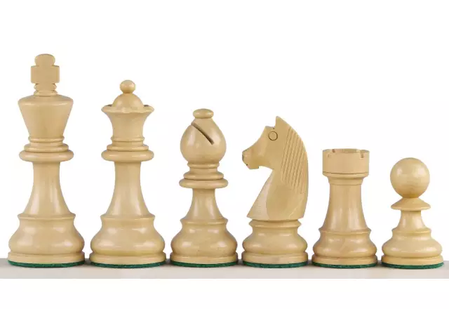 Ensemble Jeu d'Échecs Chevalier Allemand en Bois de Buis et Échiquier en Bois d'Érable et Noyer