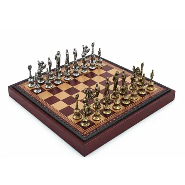 Napoléon chess set arranged diagonally on the faux leather chessboard