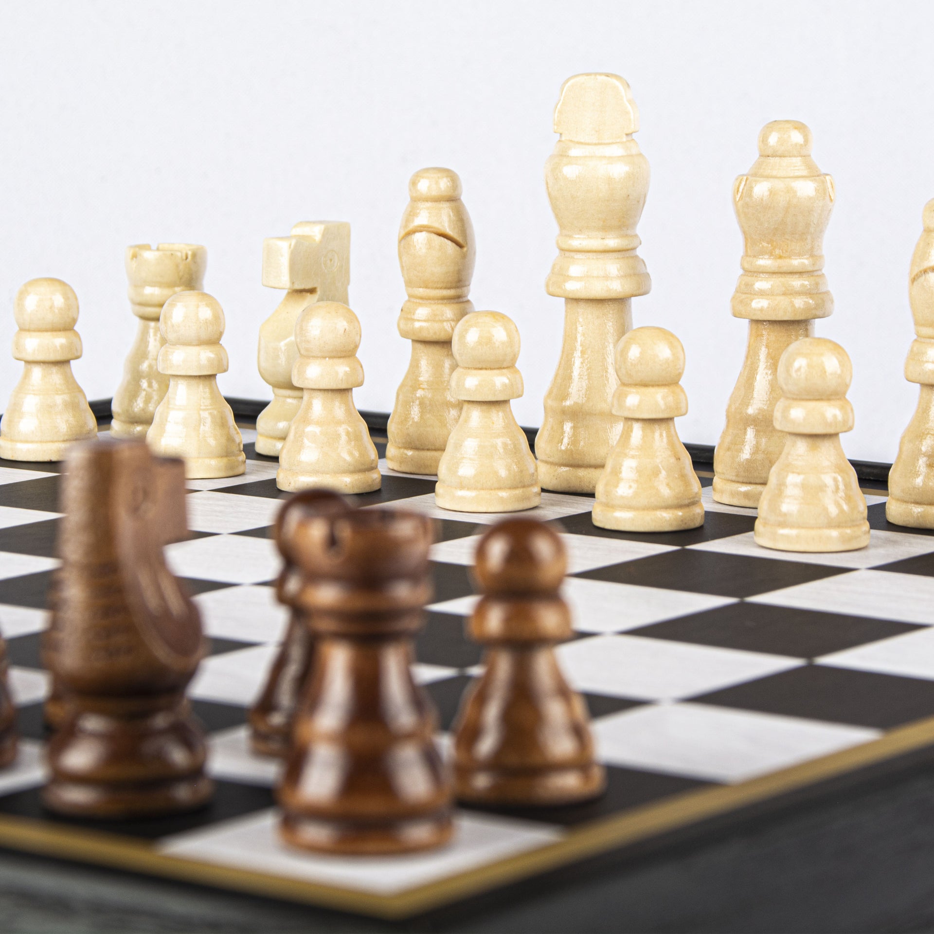 Games Compendium Set: Chess, Backgammon, Ludo & Snakes and Ladders - Image 4