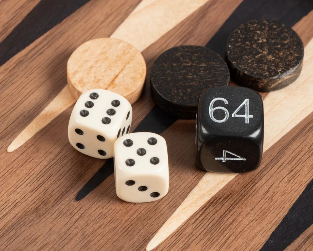 Chess, Draughts and Backgammon Set in Walnut and Oak Wood - Image 15