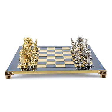 Greek Archers chessboard seen from the front with gold and silver pieces lined up