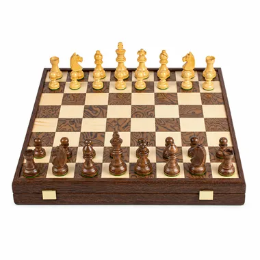 Complete chess set in walnut burl and oak, Staunton pieces in starting position