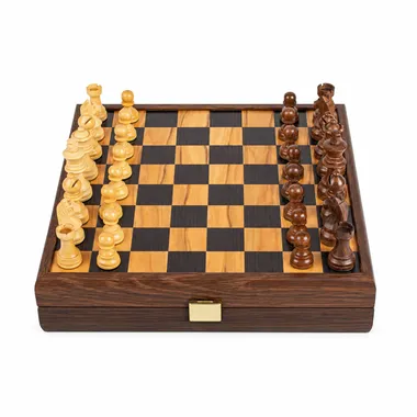 Chess set in olive burl and wenge, pieces in starting position