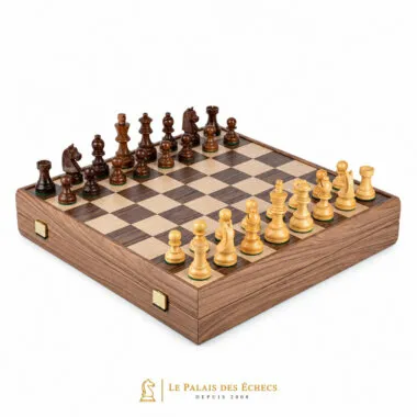 Chess set in rosewood and boxwood, walnut storage board case