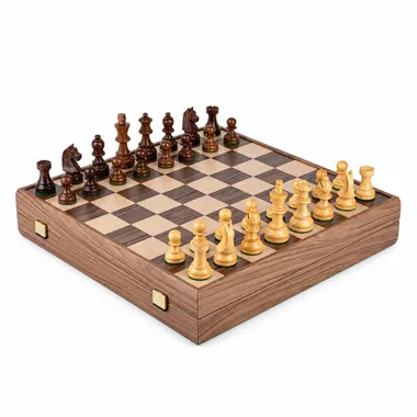 Chess set in rosewood and boxwood, walnut storage board case