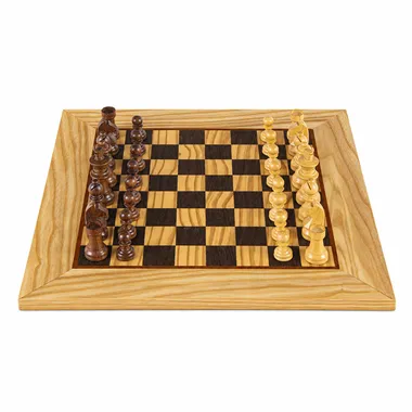 Complete chess set in rosewood and boxwood on olive burl board 40×40 cm