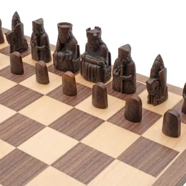 Ensemble d’Échecs Isle of Lewis – Pièces & Échiquier avec Coffret de Présentation