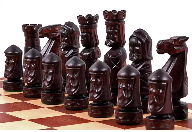 Jeu d’Echecs du Château II Grand Échiquier en Bois Pliable avec Rangement