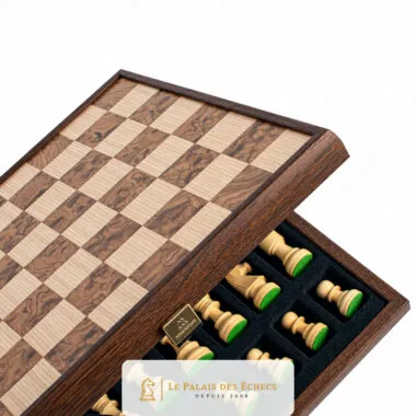Storage box of the Walnut 40x40 cm chess set with neatly stored pieces - Le Palais Des Echecs
