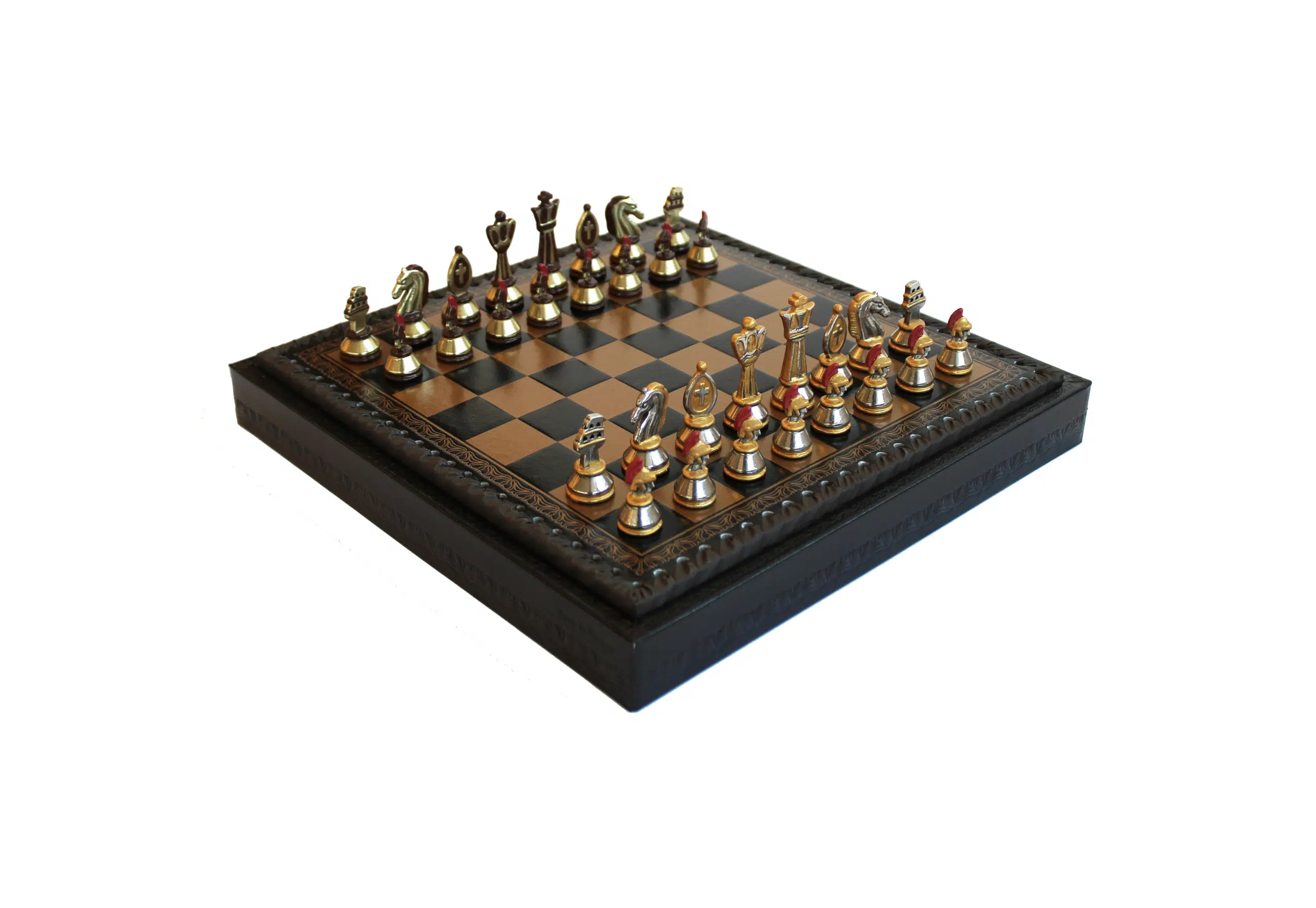 Vue globale de l'échiquier coffret en similicuir noir 28x28 cm avec les pièces romaines en métal installées