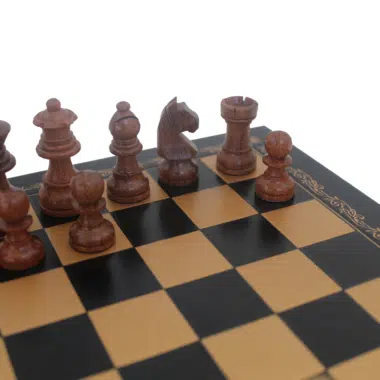 Petit Jeu d'Échecs Design : Pièces Staunton en Bois d'Acacia Lestées Roi 5 cm & Échiquier Similicuir Noir et Doré 26 x 26 cm
